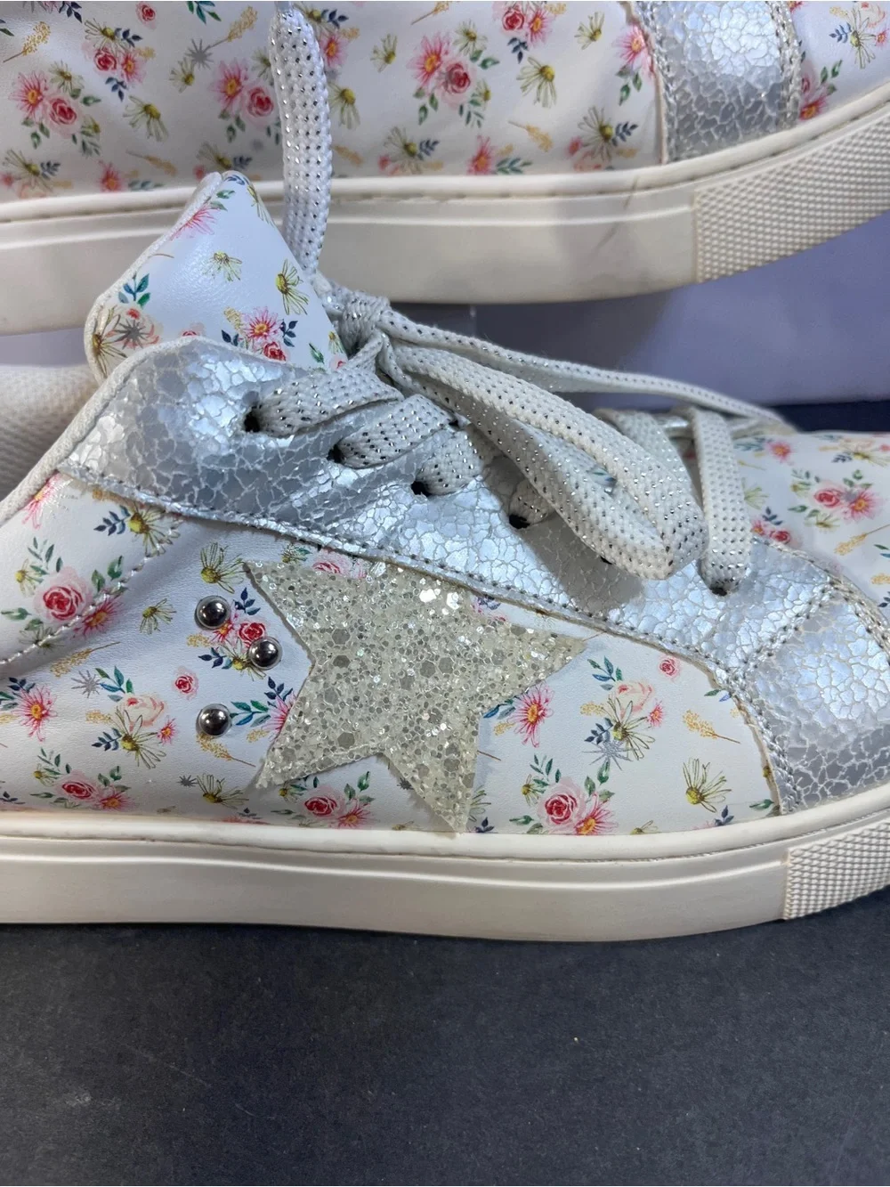 Hey Girl by Corkys 10 White Floral Lace-Up Sneakers with Silver Star Accent